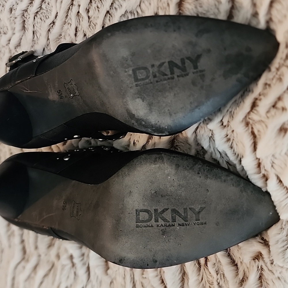 DKNY Laci Embellished Strappy Pump 2.5" heel. Size 5.5 &Dustbag - Picture 5 of 15